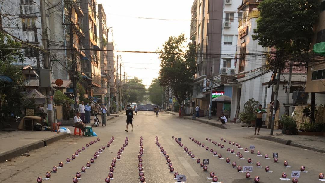 maytoekhine's tweet photo. Pyit Tine Htaung strike in #Ahlone. Be a Tumbling Kelly. No matter how many times you’ve been thrown down, you get back up! Civilians protesting in every ways they can. #WhatsHappeningInMyanmar #Mar15Coup #HearTheVoiceOfMyanmar https://t.co/8uc9bOwuKz