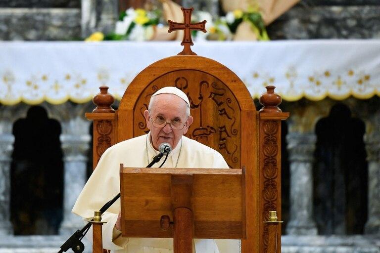 LANACION's tweet photo. Vaticano: declaran “ilícitas” las bendiciones a parejas del mismo sexo https://t.co/DHVbBivgZl https://t.co/7qVld0x6jq