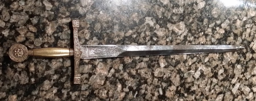SUSANBR47706704's tweet photo. @EcolintGeneva what school threatens its loyal teachers with 3 years imprisonment & places dagger-like objects in their personal belongings - rather than investigating criminal allegations? @iborganization @CISEducation
@lecourrier @RepublikMagazin @laliberte @fatimansour https://t.co/u9sOyxEMdu