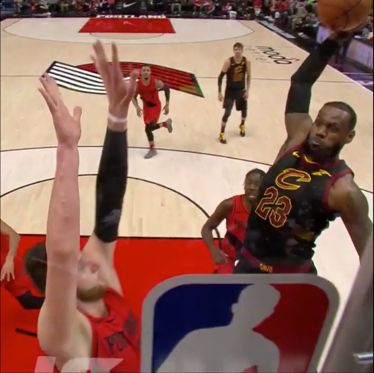 RT @FOS_Today: Three years ago today, LeBron James straight up disrespected Jusuf Nurkic with this poster.
https://t.co/jQjLk3KtoK