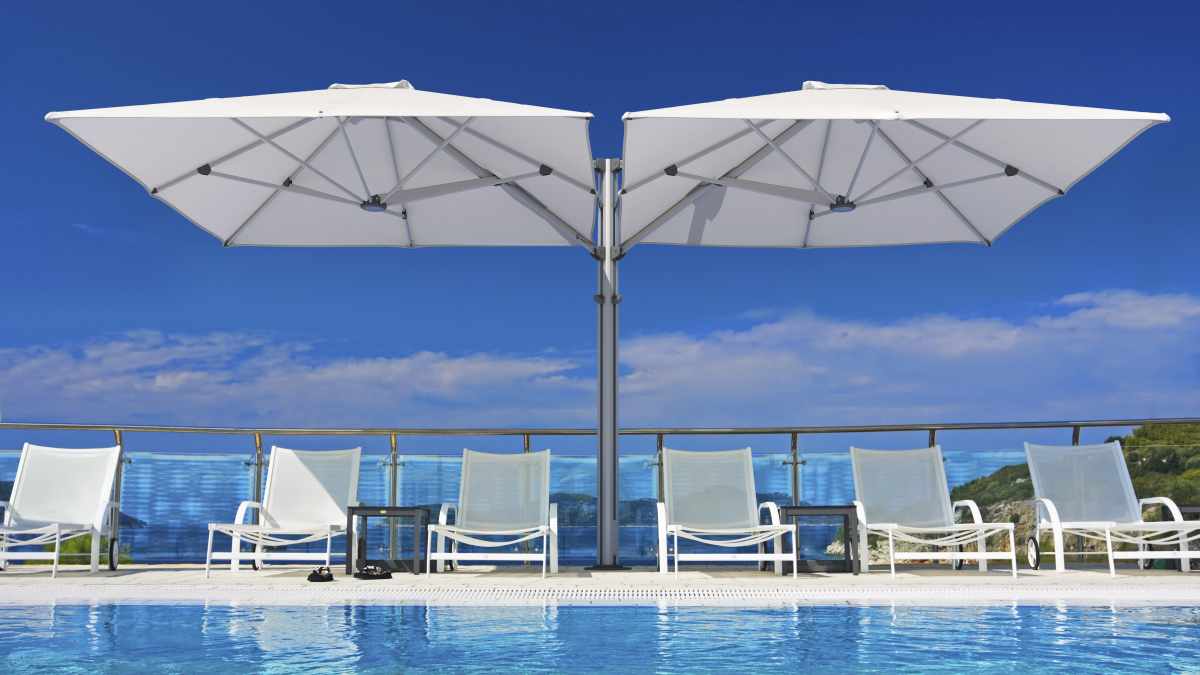 The sleek Unity #CantileverUmbrella from #Shadowspec is a hospitality-grade #patioumbrella that can accommodate 1-4 canopies. The canopies open and close quickly and easily due to patent-pending technology.

decorinteriorsus.com/shadowspec-uni…