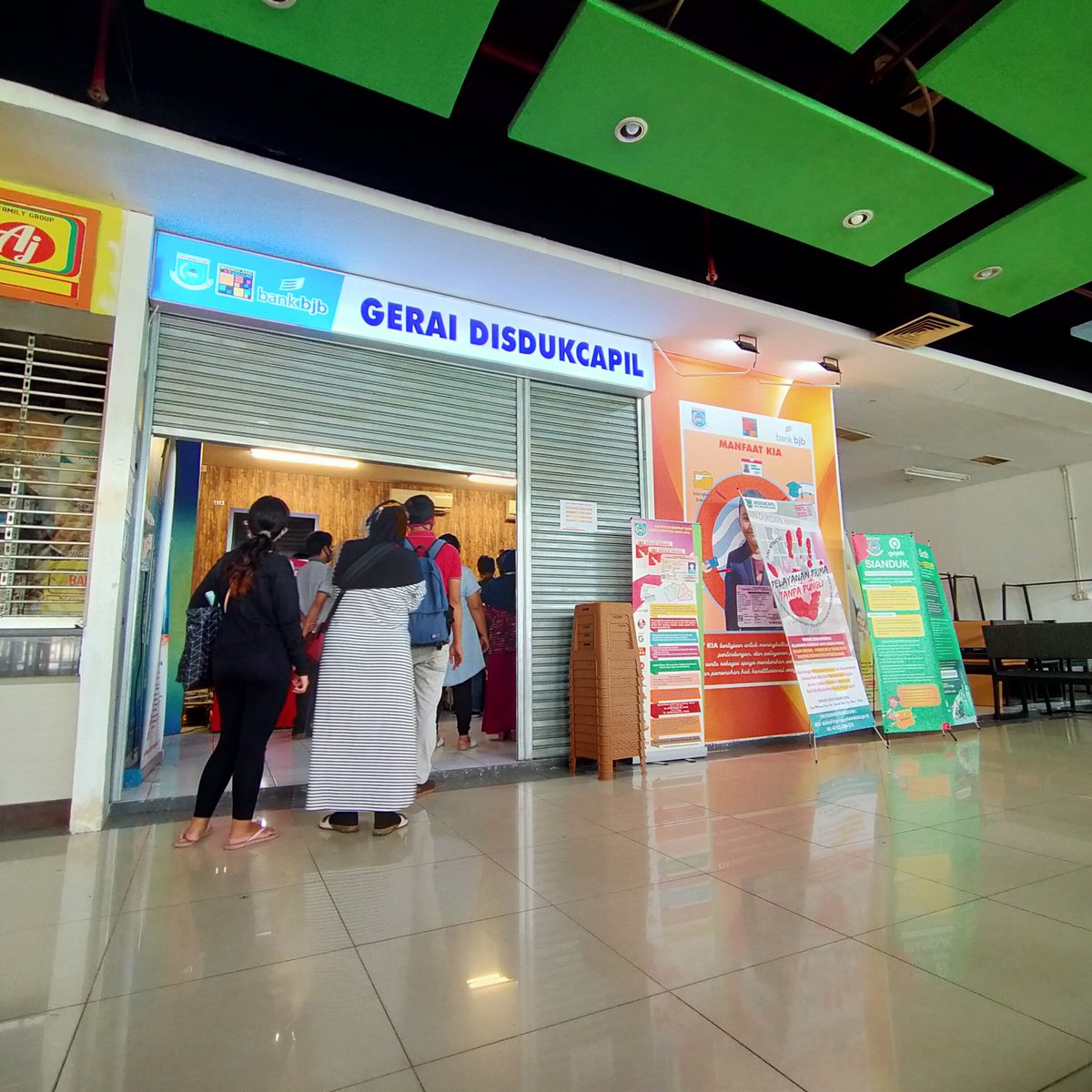 Kemarin mau ngurus SIM yg ternyata dah telat. Begitu mau nyiapin persyaratan, baru sadar KTP dah lecek dan harus print di Dukcapil. #ngurutmasalah