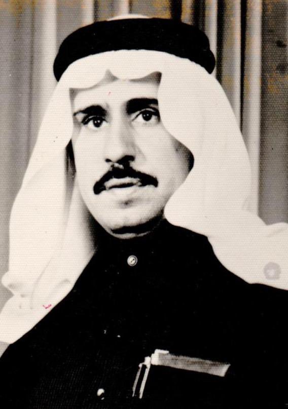 Ahmad_amansour's tweet photo. ١٠٠٠/٥٠٥🔸د: محمد إبراهيم #الشريدة"✍️وُلد ١٣٦٥هـ #ببريدة تعلم بمدارسها بكالوريوس كلية الطب جراحة باكستان🇵🇰طبيب بمستوصف الحرس الوطني وأشرف علىٰ تشغيل وإدارة مستشفىٰ الحرس الوطني وعلىٰ الشؤون الصحية بالحرس الوطني متعدد العضويات وعدد من شهادات التقدير والدروع التذكارية توفي -١٤٣٨هـ" https://t.co/j7EianNARO
