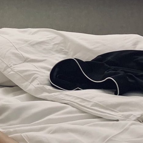 galleryofRM's tweet photo. The fact that namjoon most likely is shirtless here, cause his pajama top is laying there https://t.co/HojRhq2Fns