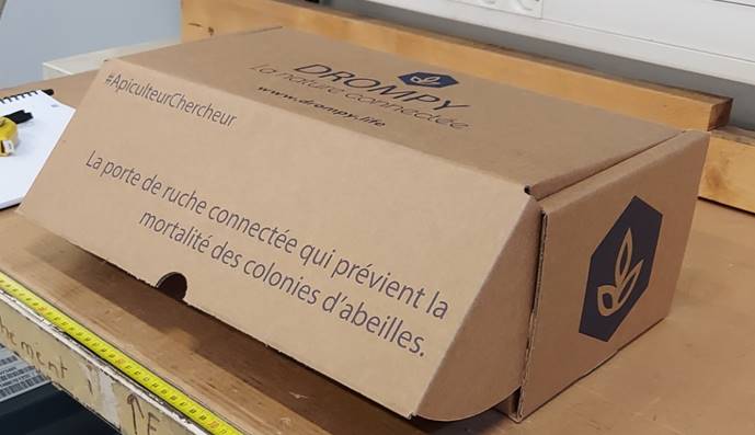 Drompy_Api's tweet photo. Pour nos packaging nous utilisons du kraft naturel sans colle et avec des encres biodégradables 🌎🌳
Notre objectif, inclure l'impact environnemental à toutes les étapes de conception de notre produit !
#packaging #rucheconnectée #France #greentech #innovationdurable https://t.co/CURbCXn42u
