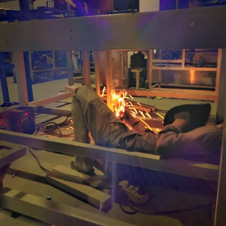 grishamindustry's tweet photo. Fabrication work started for our upcoming project

#grishamindustry #foodmachine #hotelmanagement #hotelthings #hotelmachines #hotelowner #chapathi #makingmachines #assemble #hotelservices #hotelmarketing #HOTELS #restaurant #restauranttechnology #Kerala #Hyderabad #Karnataka https://t.co/Wb9U8ERAmQ