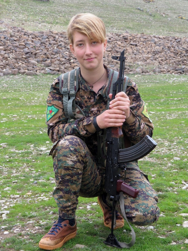 JJLLMallorca's tweet photo. Avui recordam a Anna Campbell, anarquista i feminista britànica que ho va deixar tot per anar a lluitar per la revolució a Rojava.
Va morir tal dia com avui el 2018 en un bombardeig turc mentre defensava Afrin.

Honor i glòria als caiguts per la llibertat!✊ https://t.co/LnoU4vQLrQ