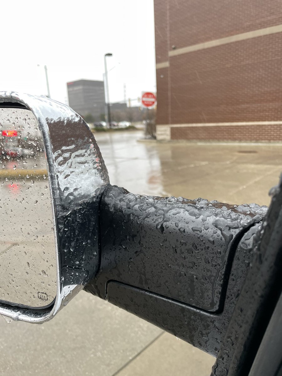 TheChadColby's tweet image. Plenty of ice on my truck driving to Bloomington IL this AM... #HowFun