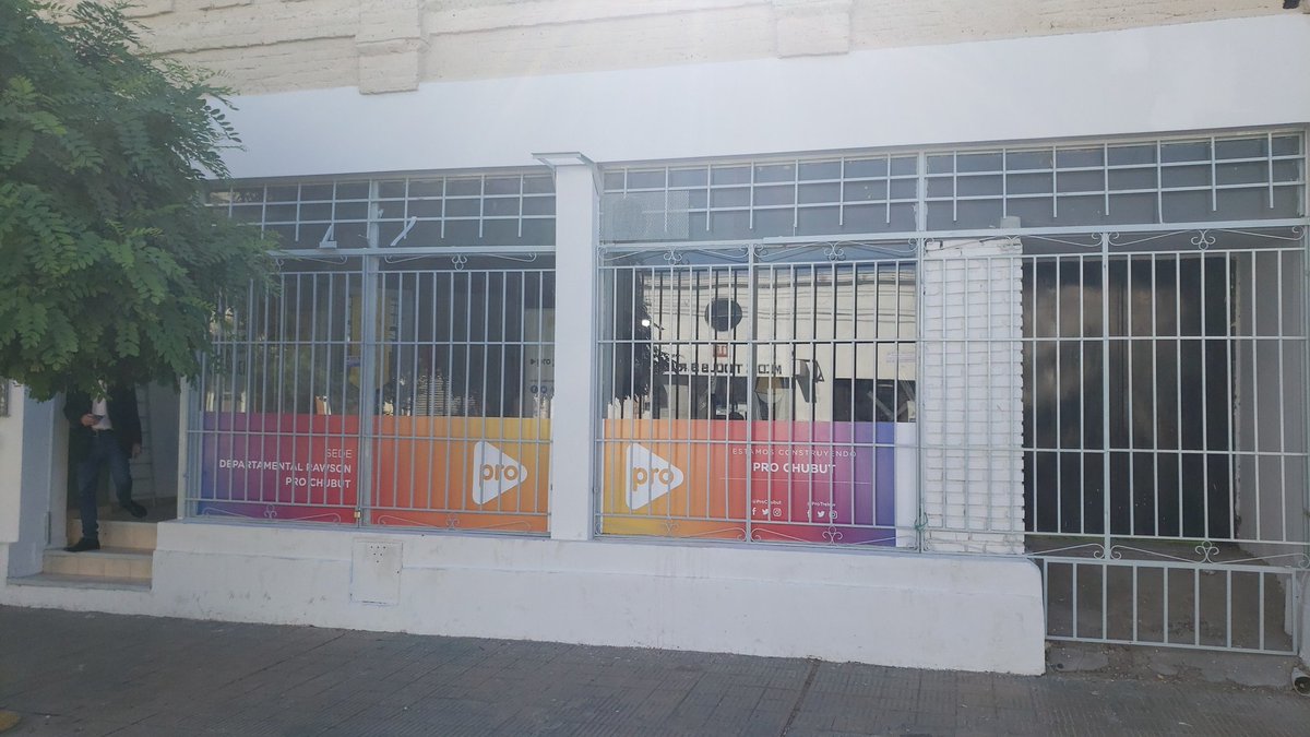 Nuestro local se encuentra abierto a todo argentino de bien que quiera construir, somos voluntarios del cambio cultural que nuestro pueblo quiere y necesita.
Nuestro domicilio es A.P.Bell 454 Trelew