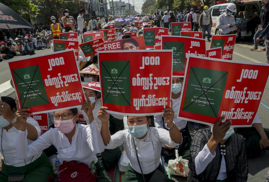 LLakhdhir's tweet photo. People in #Myanmar are risking their lives every day to challenge military rule, says @mannymaung @hrw, calling on Australia to take concrete actions to help cripple the military’s revenue sources and to ensure a return to civilian democratic rule.

https://t.co/HRuXKERcbx https://t.co/aXW8mmBCfj