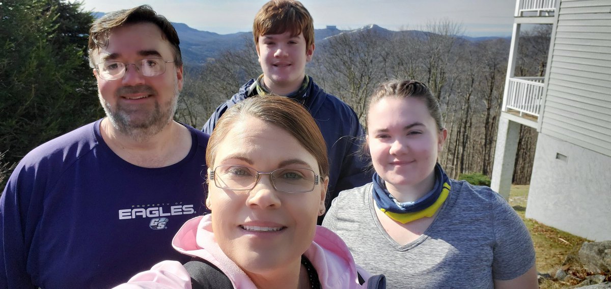 JoeysIrishPower's tweet image. Yawn.... streeeeeeeetch! I&apos;m sure Erin is still passed out #collegespringbreak ... several times over the weekend, she looked at us like we were crazy for being up at 7am to hit the slopes... but she understood when she saw the joy back on her brother&apos;s face.
