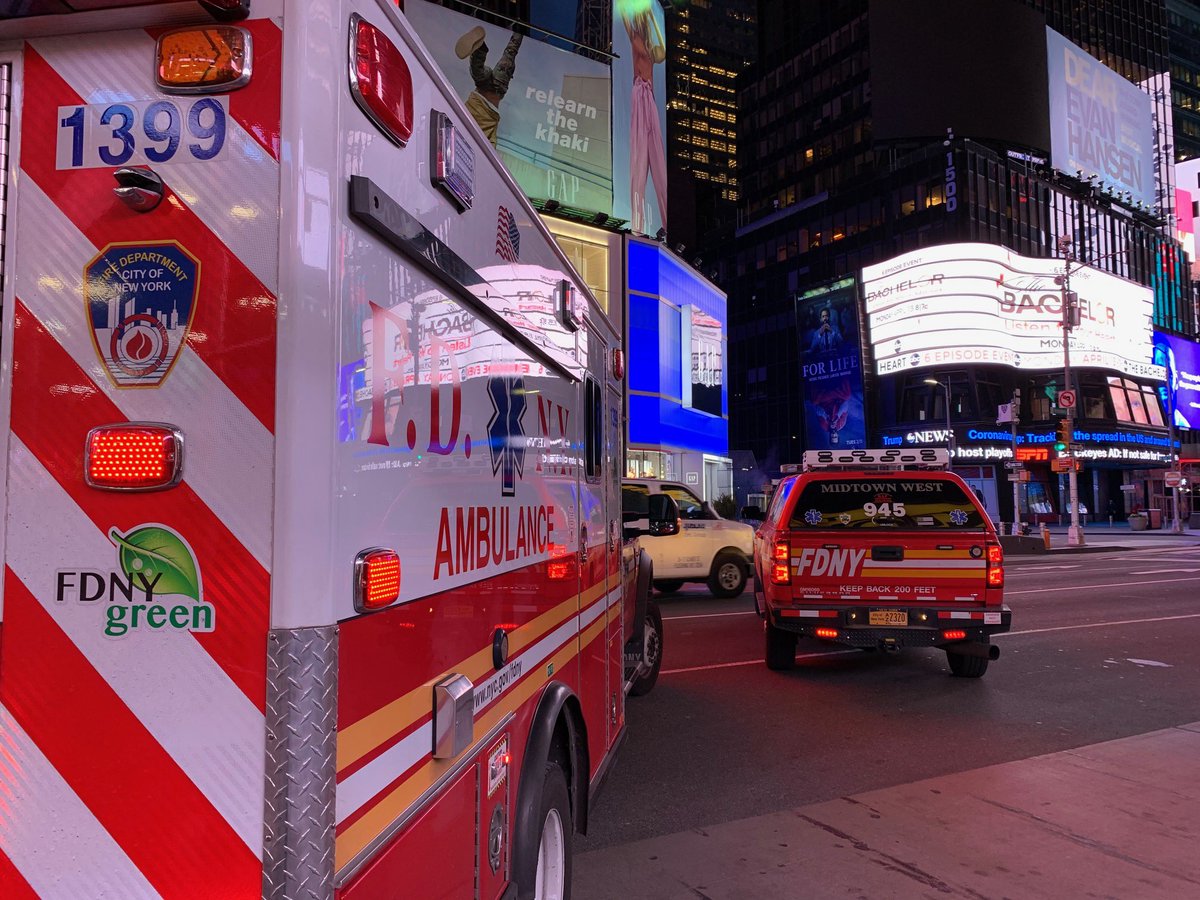 FDNY's tweet image. Yesterday, FDNY members from #Marine1 #Squad18 and #Station7 rescued an individual who was in the Hudson River. Read more: bit.ly/3liF4n3