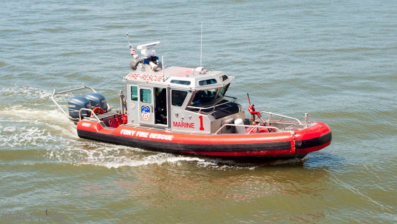 FDNY's tweet image. Yesterday, FDNY members from #Marine1 #Squad18 and #Station7 rescued an individual who was in the Hudson River. Read more: bit.ly/3liF4n3
