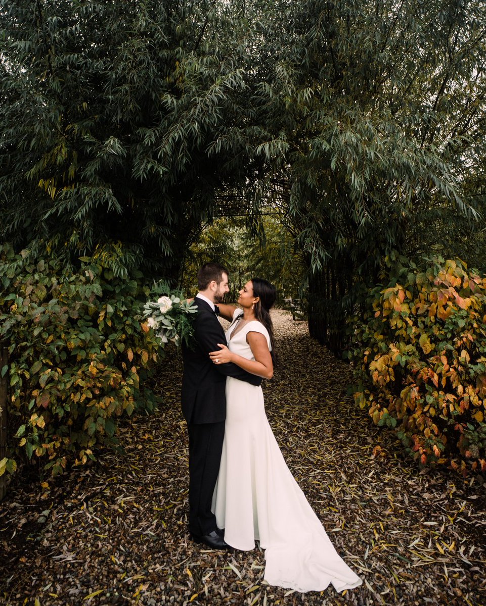 "Love is the whole thing. We are only pieces." - Rumi
.
.
@lolagracephotography #cornmanfarms #annarbor #dexter #mittenlove #puremichigan #visitannarbor #destinationannarbor #michiganweddingvenue #miweddingvenue #weddingbouquet #bridalbouquet #whitebridalbouquet #venuescout #venu