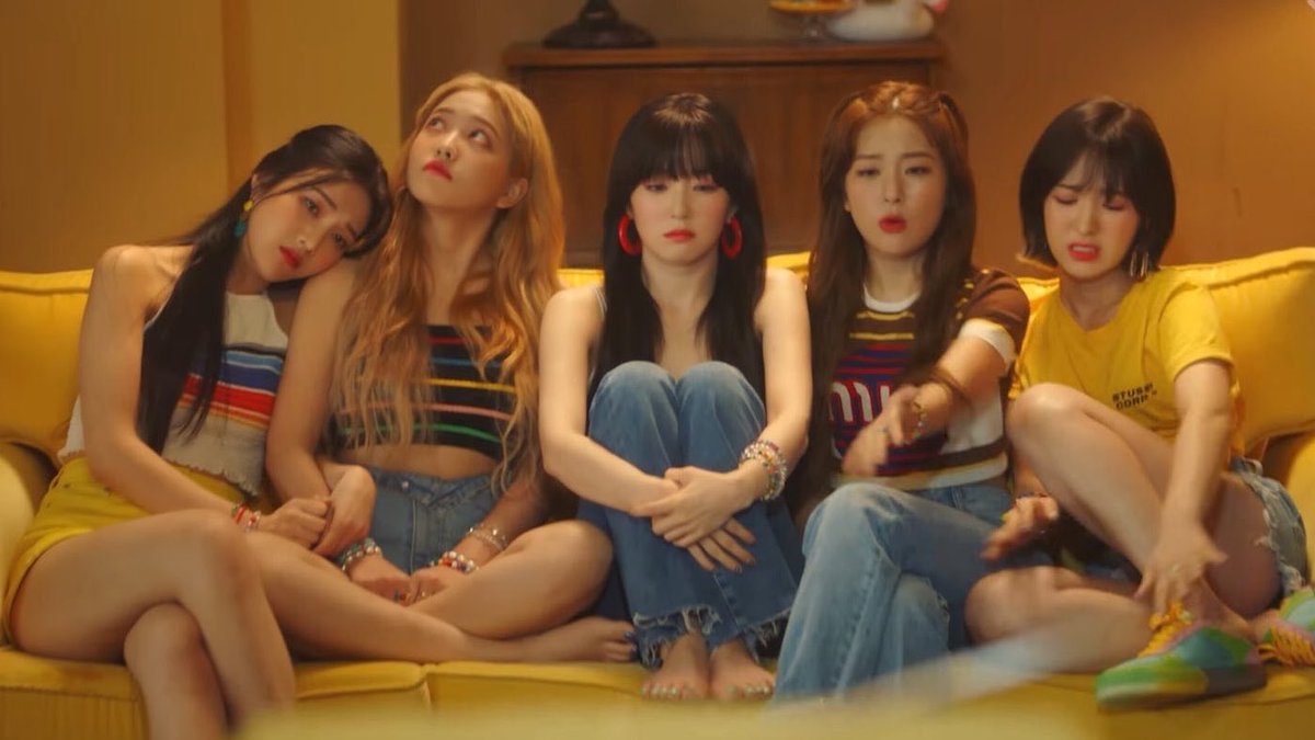 we need summer red velvet back come on i’m begging you <a href="/RVsmtown/">Red Velvet</a> 😭😭😭