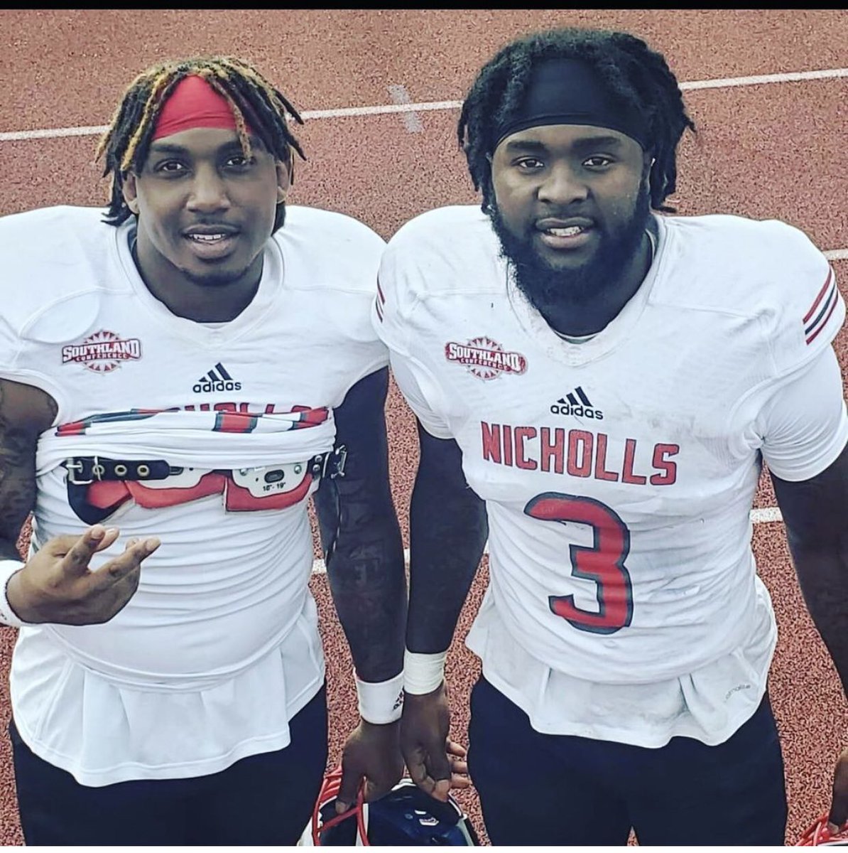 CoachToe_33's tweet photo. When 2 bigs dogs from #Karr💛💜 and #LandryWalker💛🧡💙 meet up on the next level #AlgiersStandUp🖤 #VillageWork💪🏾 https://t.co/60uHEivSHG