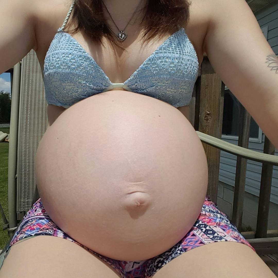 Daniel_AM3oyum's tweet photo. How did you realize that you liked pregnant women? 🧐😳 #pregnant #preggo #pregnancy #bigbelly #hugebelly #growingbelly #pregnantbelly https://t.co/Z8Nh2WyngQ