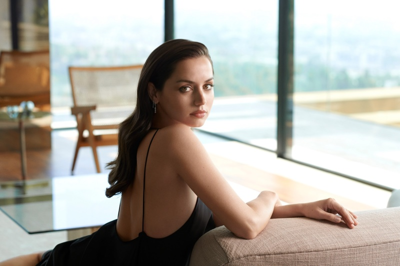 ZuseFashionBook's tweet photo. Ana de Armas named as latest Global Ambassador of Estee Lauder: https://t.co/DN3zHX0n8A https://t.co/67o1JcpkKN