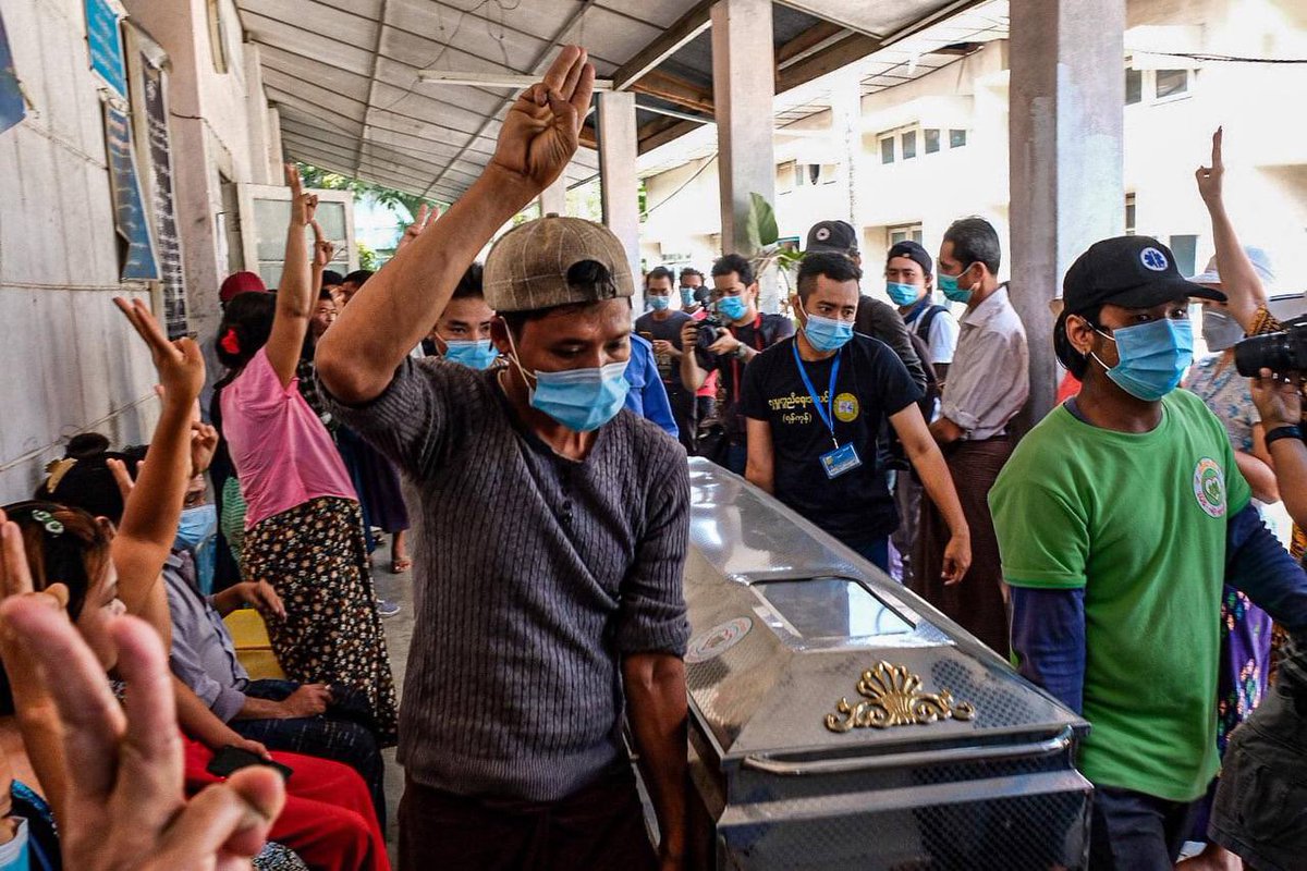 Terrorists are destroying youth's Futures, Life of Families,citizens's peaceful lives and everything. 
This is the scene where family members came to get the dead bodies at ThinGanGyun whom were murdered by Terrorists. 
BLOODTHIRSTY JUNTA
#WhatsHappeningInMyanmar
#Mar15Coup