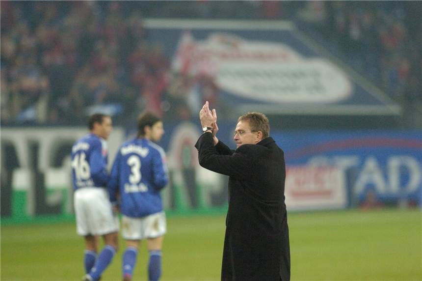 BetItBest's tweet photo. Während #Schalke04 hilflos dem Abstieg entgegen taumelt, tobt hinter den Kulissen ein abenteuerlicher Machtkampf. Um die Personalie Ralf #Rangnick geht es nur vordergründig. Vielmehr dient er auch als Strohmann. :O 
#S04
https://t.co/bYzcor0V37 https://t.co/UiTnimxCo9