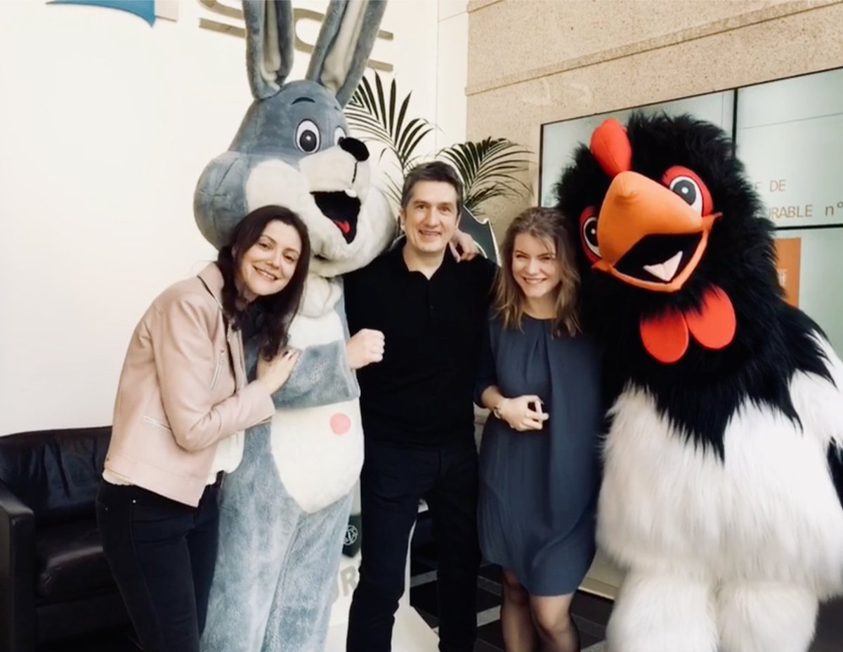 1001lunes's tweet photo. C'est bientôt Pâques ! 
#Pâques #chocolats #throwback #entreprise #fun https://t.co/jvDwjpODun