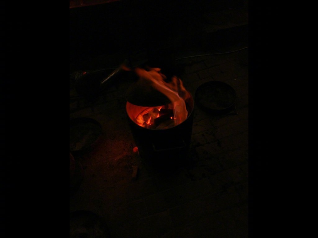 我们最后一次见面是一起看《摆渡人》
里面有句台词：原来此刻坐在身边的人也会走散。他紧抓了我手一下，我莫名心里一沉。过了一周跟我说了分手。但是那个手的力度我还记得。 

——《空心》