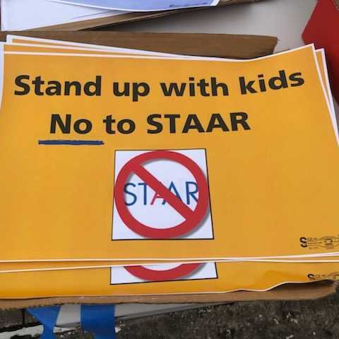 TexasAFT's tweet photo. Can't be with us? Which sign would you be holding today? Retweet with your choice.
📷 from the Houston area Ride for Public Ed car caravan today. @HFT2415 @CyFairAFT @AldineAFT6345 @NEHOUAFT @AftSpring #FundOurFuture #ProtectEducators #ProtectSupportStaff #ProtectStudents https://t.co/4pC6Y17QR4