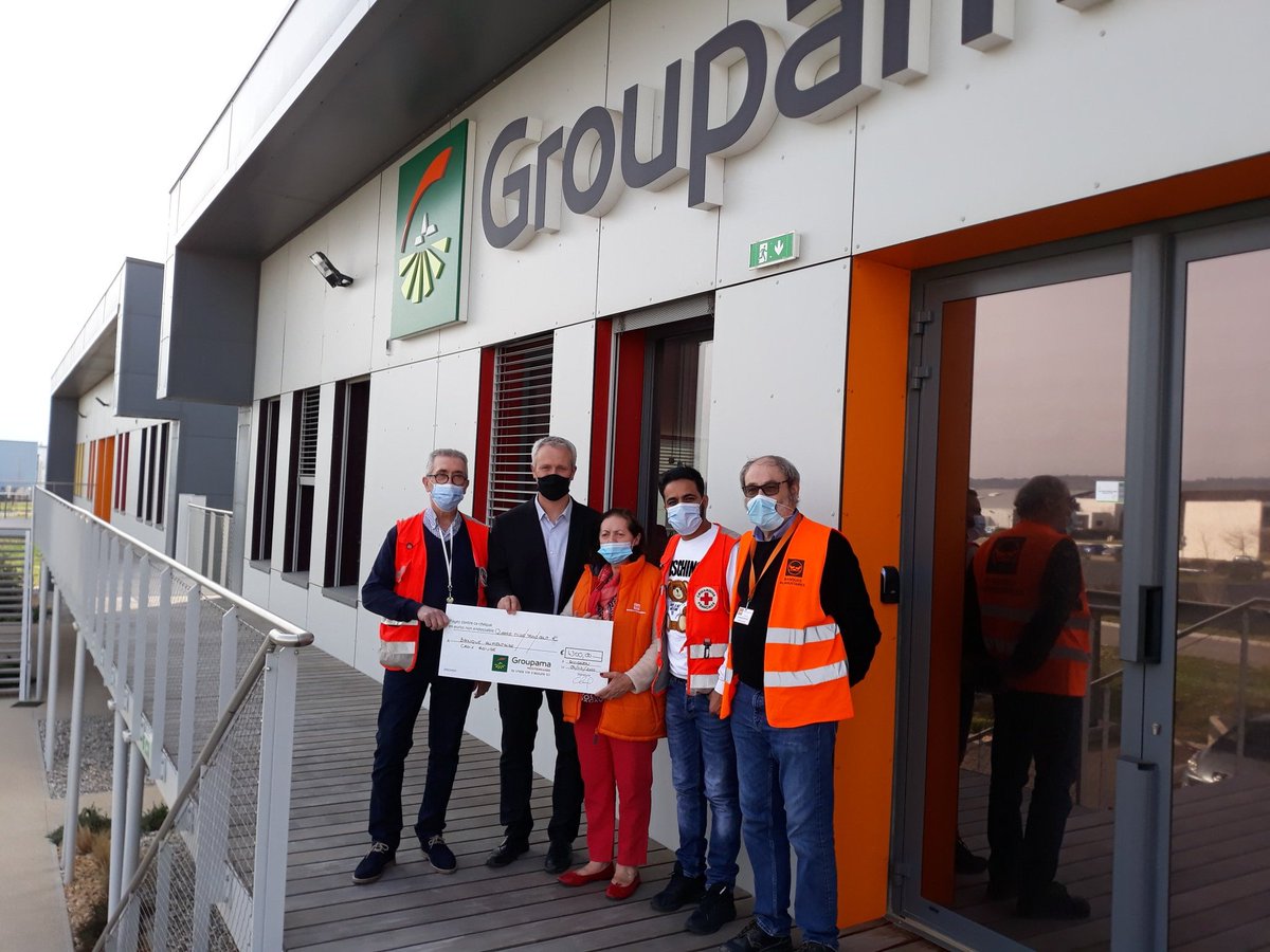 HeleneMorello's tweet photo. La fédération départementale et les caisses locales de Vaucluse @GroupamaMed soutiennent la @BanqueAlimentaire et la @CroixRouge. 
#solidarité #territoires https://t.co/tbgJQTtMiK