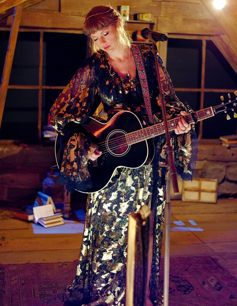 Annamarie40985's tweet image. Congratulations to women last night, as Beyoncé set the record for most Grammys by a female artist in history and Taylor Swift set the record for most AOTY wins (even though she was cheated that year she lost for “Red”). She did came back stronger than a 90s trend. #TaylorSwift