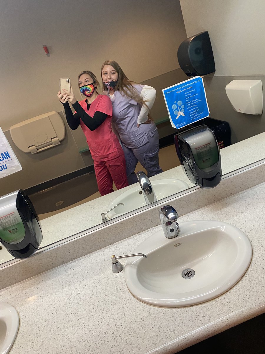 TaaylorrAllenn's tweet photo. We out HERE becoming NURSES pshaaaa 🤩🎀🎀🎀 https://t.co/PruUr9ARUX