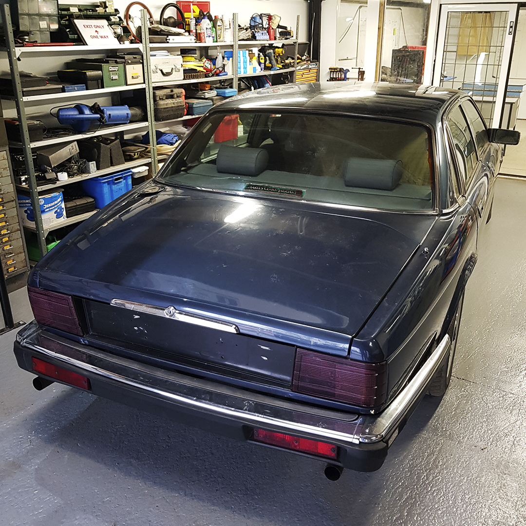 DanFurr's tweet photo. #ProjectXJ40 getting comfortable at @Awesome_eu_com in anticipation of a new #headlining.
And no, I still haven't washed the car π
#F847YNX #jaguar #xj40 #sovereign #solentblue #projectcar #aj6 #inlinesix #modernclassic #savilegrey #jaguarxj40 #xj40sovereign #classicjaguar https://t.co/5Td5LYlmnj