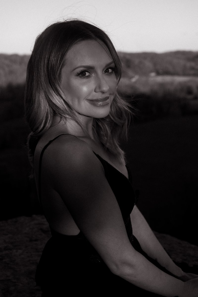 carlypearce's tweet photo. You'll just be someone I knew, if I just get through day one 🤍 https://t.co/ylKWFmvH1k