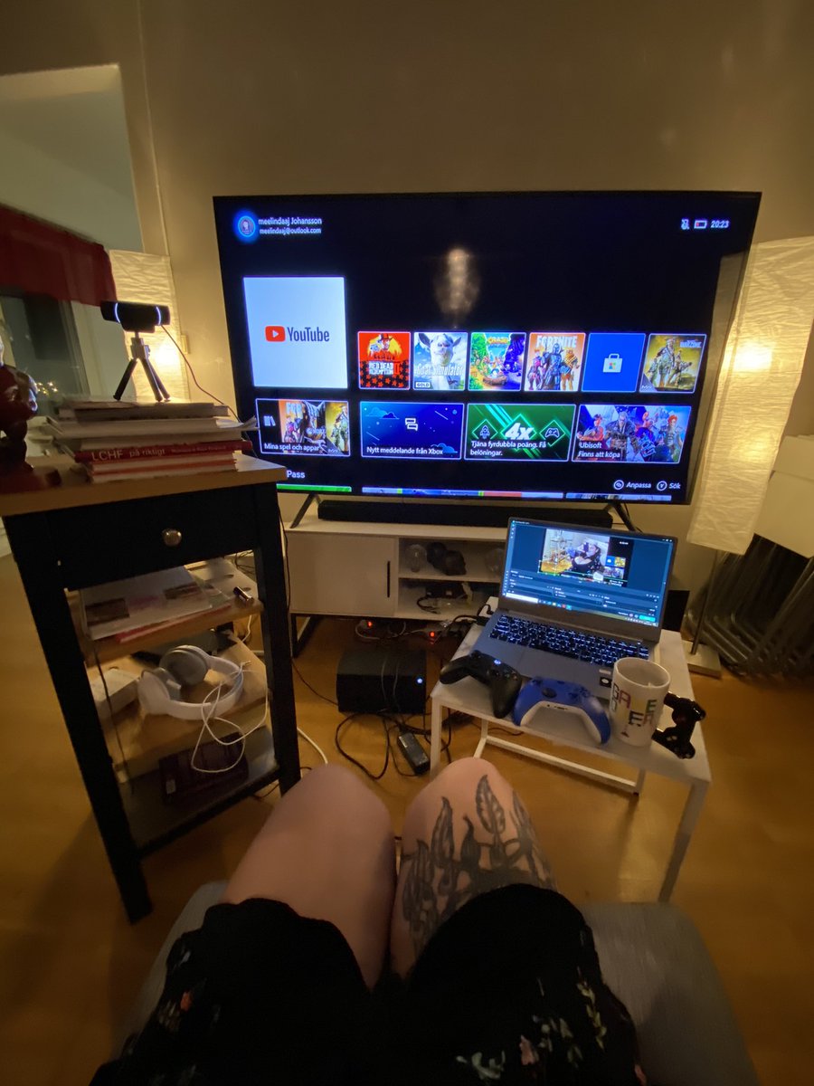 Meelindaaj's tweet image. My scenery when streaming. #WorkWithWhatYouGot #ModernWarfareMonday on my Twitch, look like I have a lot skinnier legs on this picture 😅 

m.twitch.tv/meelindaaj/pro…