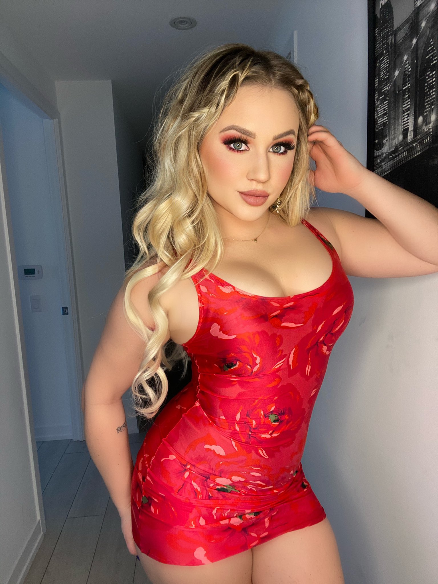 TW Pornstars - 2 pic. JESSY ERINN. Twitter. LIKE for front RETWEET for back ! Trying to see