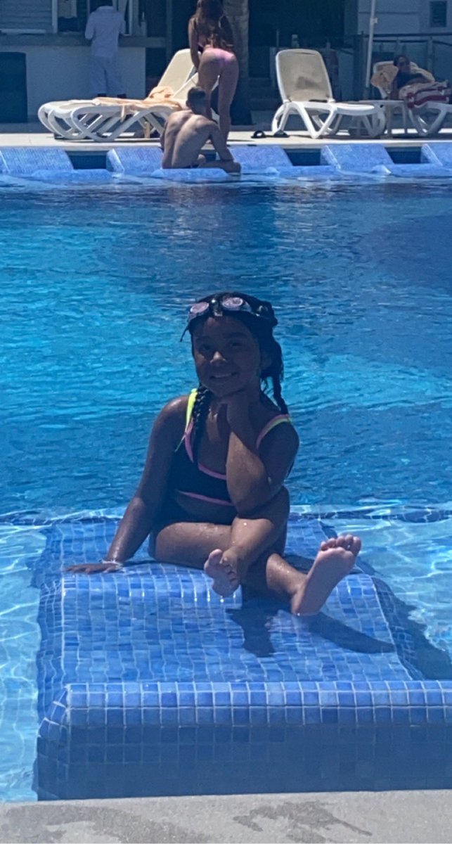 These beauties had a wonderful time in Cancun. This family was due for some fun after a heart breaking year for us 🌞🌸#SpringBreak #makingmemories