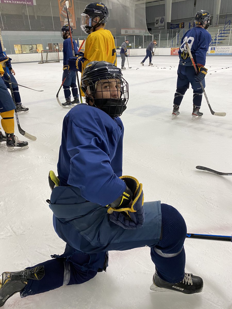 NeumannMIH's tweet image. Back at it.

#neumann #hockey