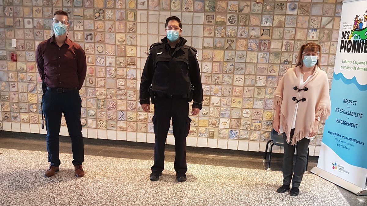#CECCE  Une visite de notre policier éducateur à l'école des Pionniers!  Un partenariat important dans notre communauté!