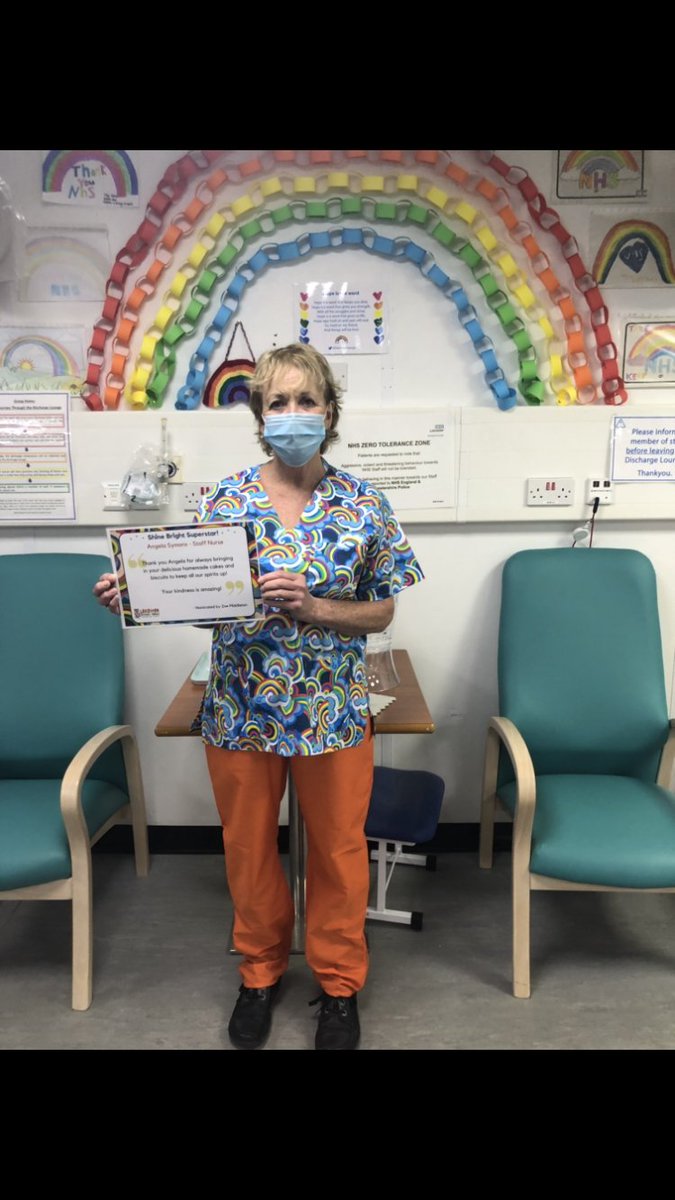 DischargeLounge's tweet image. A while ago but a few of my wonderful colleagues receiving their shine bright awards 🌈⭐️Well deserved! 
#shinebright @pathway_team @UHLsue_mason @UHLfox