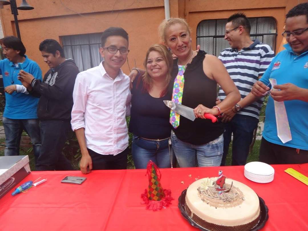 ItzelJazmnRive1's tweet photo. @SiempreOye897 @alize_gonzalez @SoyRosendG gracias por la amistad por haber sido parte en un buen momento de la administración ya que del club siempre los quiero mil https://t.co/iNVbUK6rWF