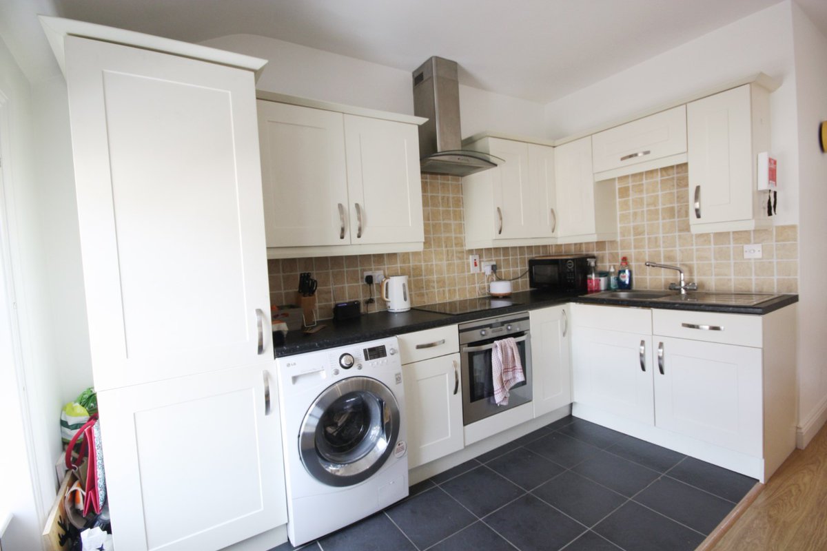 BenestEstates's tweet photo. ***NEW INSTRUCTION***

Qualified/Entitled  £299,000  St Helier

Top floor 1 bed apartment
Spacious, bright and light
Private staircase to apartment
5% gross yield potential
Private parking space
Outskirts of town
https://t.co/POnhllgACd
💚 https://t.co/F949Lqhsr6