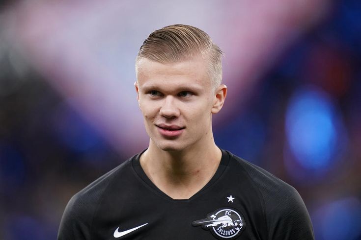 UniqueDeals3's tweet photo. Can United really need to sign Erling Haaland instead of one right-winger and an excellent defender?

#ManchesterUnited #haaland #transferwindow #football #oldtrafford #premierleague #Dortmund #TransferNews https://t.co/gzjwr7xAlm
