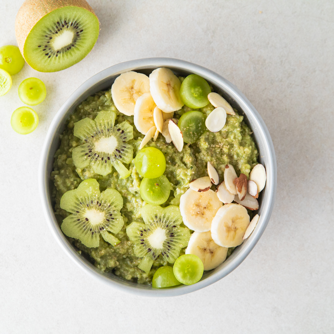 Seeing green this week? Try this shamrock-inspired matcha oatmeal bowl. 🍀💚

#StPaddysDay #IrishPride