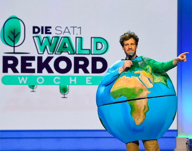 BanijayEnt's tweet photo. @lukemockridge tackles the climate crisis in brand new Brainpool series LUKE! The Environment And Me!
♻️ @sat1 I 8:15pm CET ♻️
#Brainpool #LukeDieUmweltUndIch #PlantForThePlanet #WeAreBanijay https://t.co/dmNkoulZkt