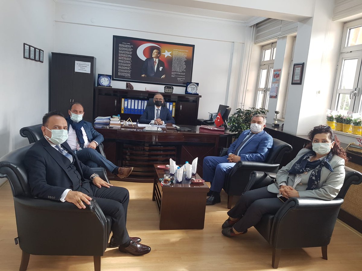 ymarim2's tweet photo. Kaynak grubu okul müdürü arkadaşlarımızla, Gülay  Kaynak Sarıkaya Mesleki ve Teknik Anadolu Lisesi müdürü Muhammetdin Kırlı dostumuza geçmiş olsun ziyaretinde bulunduk. Kendilerine misafirperliğinden dolayı teşekkür ederiz. https://t.co/JMNRoxEWXJ