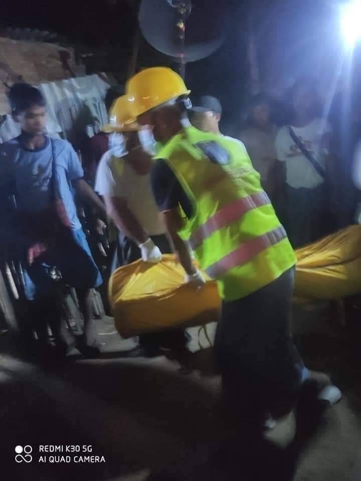 swjsr95's tweet photo. Tw // dead body
Terrorists endless brutal actions in Myanmar. They send dead bodies of two arrested young protestors at noon. They arrest at day and send dead bodies at night in MyinGyan. BLOODTHIRSTY JUNTA
#WhatsHappeningInMyanmar
#Mar15Coup https://t.co/AeecB9gbAo