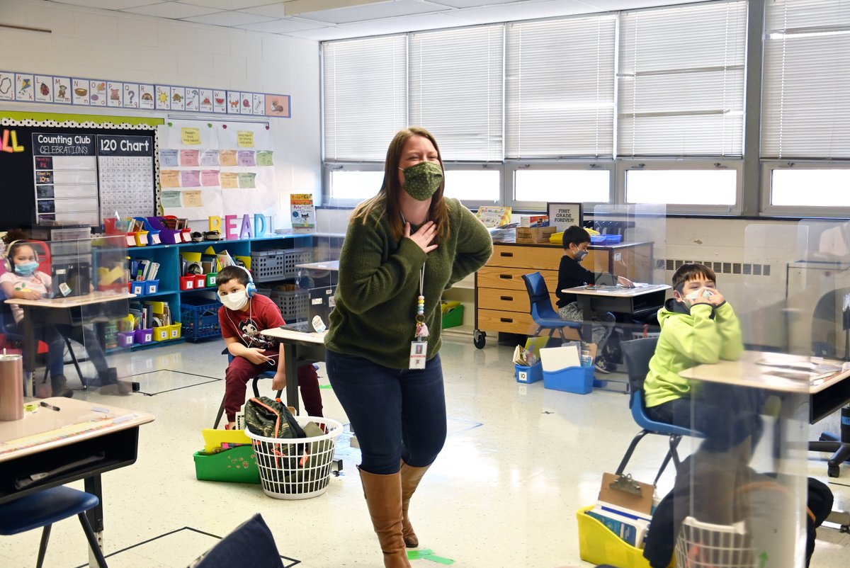 LCPSOfficial's tweet photo. . @GuilfordEle 's Kelly Elementary New Teacher of the Year Recipient, https://t.co/z0ZmgEstZI https://t.co/FpAAq3POl0