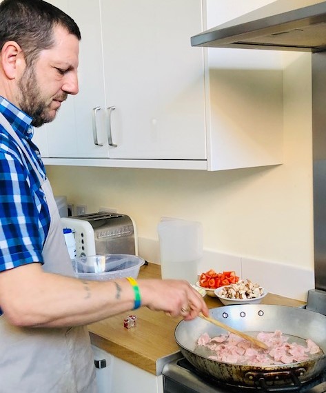 TheFriendlyFood's tweet photo. The Friendly Food Club have recently been filming with Michael Johnson, who describes himself as a gypsy traveller, as part of the Community Cookbox Project, with the Dorset Race Equality Council. 💞 

Visit https://t.co/4FmwEdknZa for info.

#cookboxes @DorsetREC  #GRTCommunity https://t.co/kSWgYFO4TC