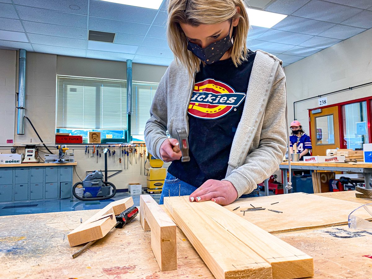 LeRoy_CSD's tweet photo. Mr. Dietsch’s 8th grade technology students are hard at work building fun penny hockey games!
Knights are measuring, cutting, nailing, and gluing their way to a successful build & honing their skills!
Great work, Knights!
#LRtech💪 https://t.co/M4ndkpsaLj