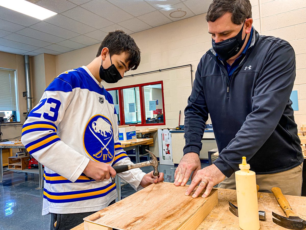 LeRoy_CSD's tweet photo. Mr. Dietsch’s 8th grade technology students are hard at work building fun penny hockey games!
Knights are measuring, cutting, nailing, and gluing their way to a successful build & honing their skills!
Great work, Knights!
#LRtech💪 https://t.co/M4ndkpsaLj