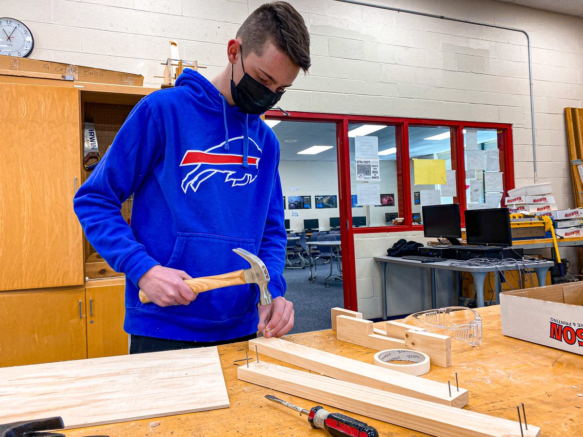 LeRoy_CSD's tweet photo. Mr. Dietsch’s 8th grade technology students are hard at work building fun penny hockey games!
Knights are measuring, cutting, nailing, and gluing their way to a successful build & honing their skills!
Great work, Knights!
#LRtech💪 https://t.co/M4ndkpsaLj